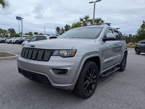Used 2020 Jeep Grand Cherokee Altitude RWD image 7
