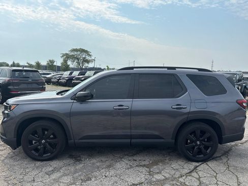 Used 2025 Honda Pilot Black Edition image 9