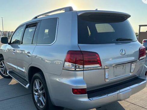 Used 2013 Lexus LX 570 4WD w/ Luxury Pkg image 3