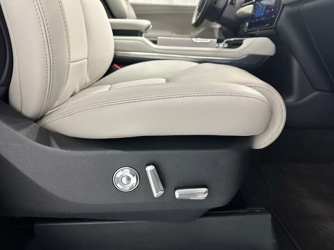 Used 2025 Lincoln Navigator Reserve image 65