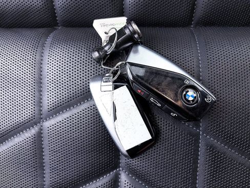 Used 2023 BMW 740i w/ Executive Package image 44