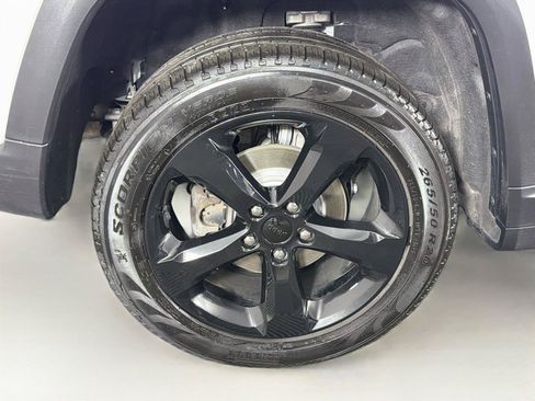 Used 2023 Jeep Grand Cherokee Limited w/ Luxury Tech Group II AWD/4WD image 35