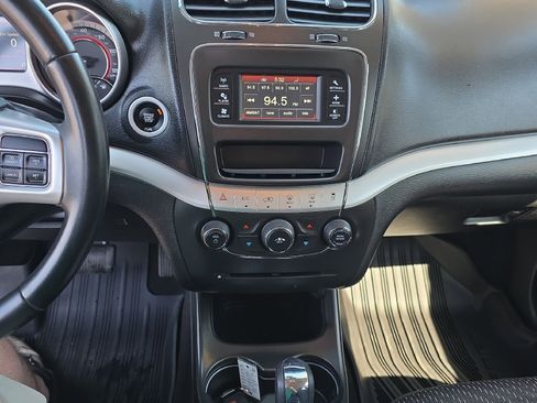 Used 2019 Dodge Journey SE w/ Connectivity Group FWD image 27