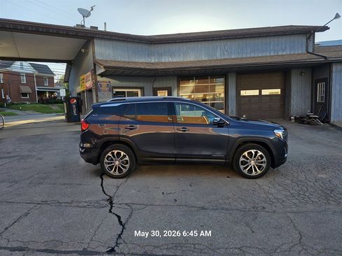 Used 2019 GMC Terrain SLT w/ Preferred Package AWD/4WD image 4