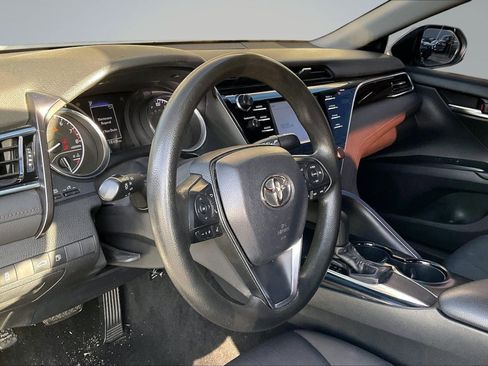 Used 2018 Toyota Camry LE image 14