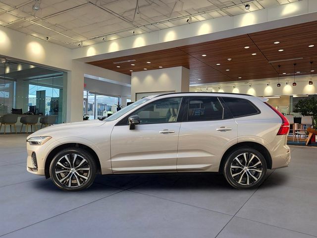 Certified 2024 Volvo XC60 B5 Plus AWD/4WD image 2