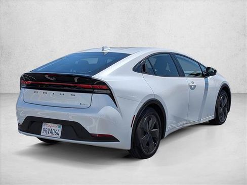 Used 2024 Toyota Prius LE FWD image 5