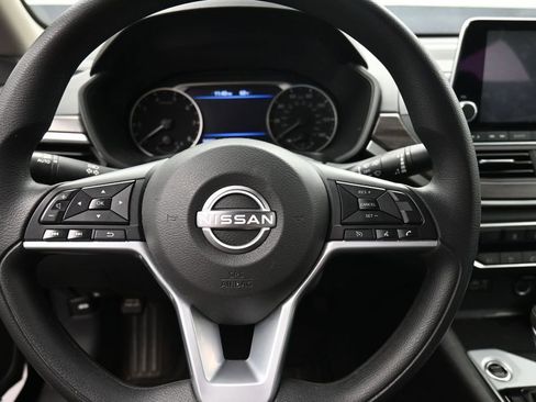 Used 2025 Nissan Altima 2.5 SV FWD image 18