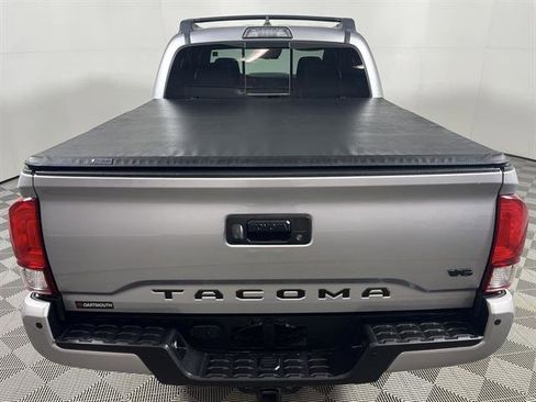 Used 2019 Toyota Tacoma TRD Sport w/ Technology Package image 10