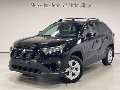 Used 2021 Toyota RAV4 XLE AWD/4WD image 1