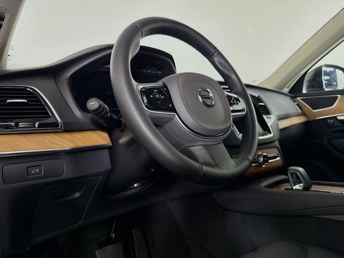 Used 2025 Volvo XC90 B6 Plus image 22