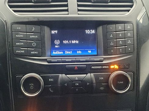 Used 2018 Ford Explorer XLT w/ Class II Trailer Tow Package image 25