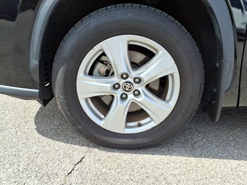 Used 2023 Toyota Highlander LE image 10