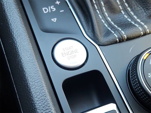 Certified 2022 Volkswagen Atlas SE w/ Panoramic Sunroof Package image 25