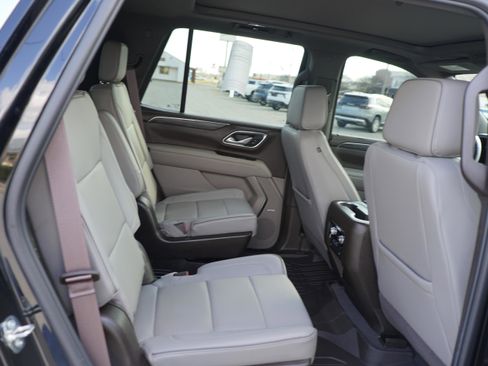 Used 2023 GMC Yukon SLT w/ SLT Luxury Package image 23