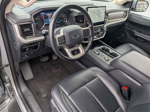 Used 2024 Ford Expedition XLT image 11