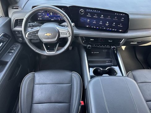 Used 2025 Chevrolet Suburban Premier RWD image 25