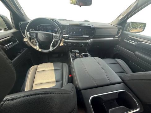 Used 2024 GMC Sierra 1500 AT4 w/ Technology Package AWD/4WD image 17