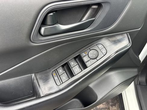 Used 2024 Nissan Rogue S FWD image 14