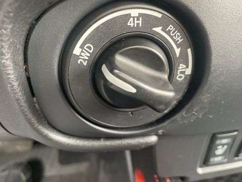 Used 2022 Nissan Frontier S AWD/4WD image 26
