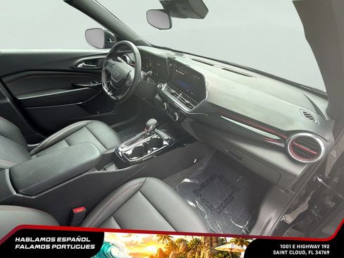 Used 2025 Chevrolet Trax RS w/ Sunroof Package FWD image 32