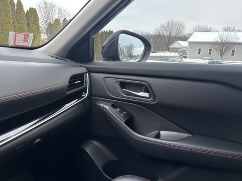 Used 2025 Nissan Rogue SV image 23