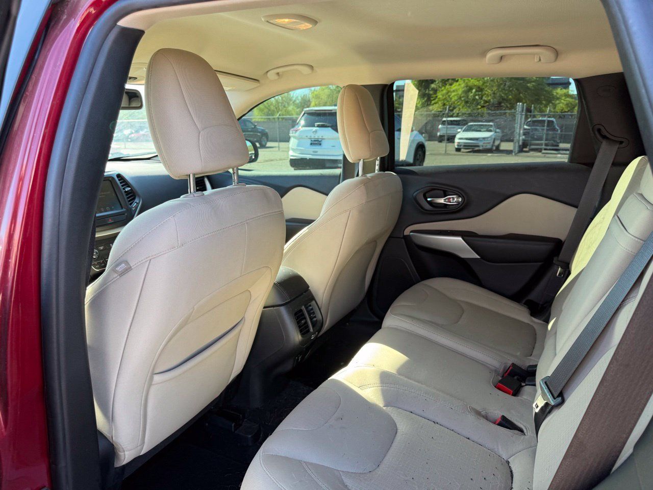 Used 2017 Jeep Cherokee Latitude FWD image 11