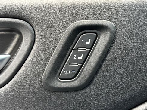 Certified 2025 Honda Pilot Touring image 18