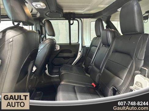 Used 2019 Jeep Wrangler Unlimited Sahara AWD/4WD image 15