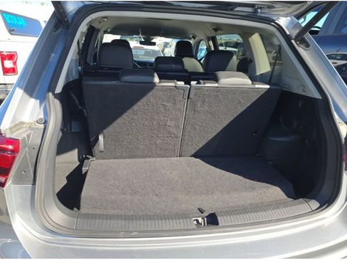 Used 2024 Volkswagen Tiguan SE image 10