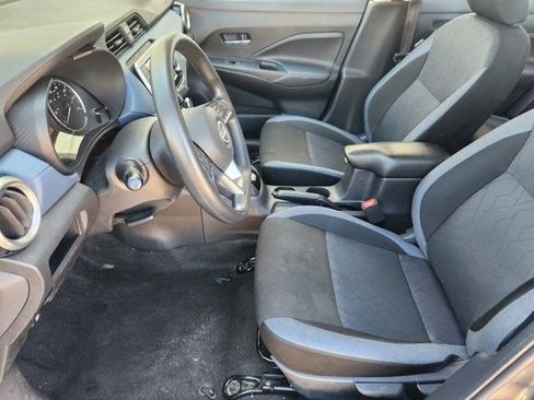 Used 2025 Nissan Versa SV image 12