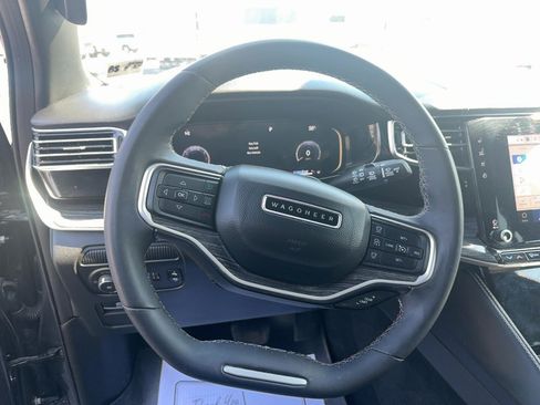 Used 2022 Jeep Wagoneer Series III w/ Flexible Seating Group image 14
