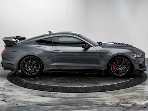 Used 2021 Ford Mustang Shelby GT500 w/ Carbon Fiber Track Pack RWD image 25