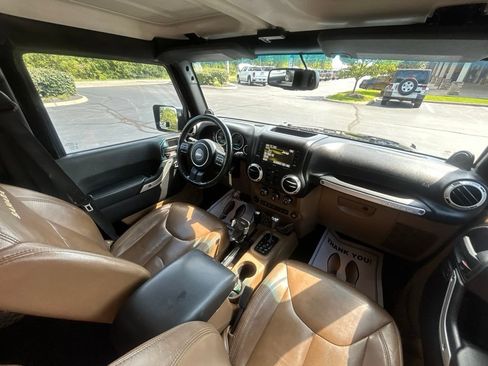 Used 2014 Jeep Wrangler Unlimited Sahara w/ Max Tow Package AWD/4WD image 33