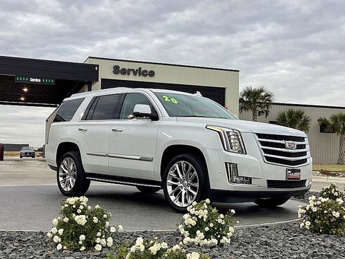 Used 2020 Cadillac Escalade Luxury image 3
