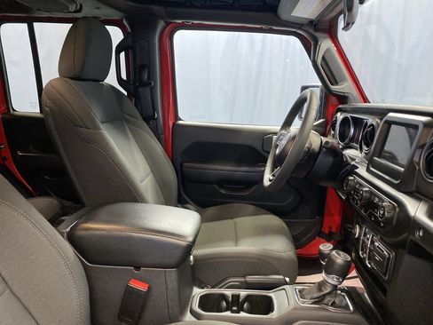 Certified 2023 Jeep Wrangler Willys image 40