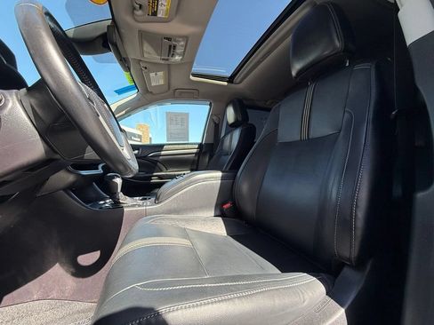 Used 2018 Toyota Highlander SE AWD/4WD image 35
