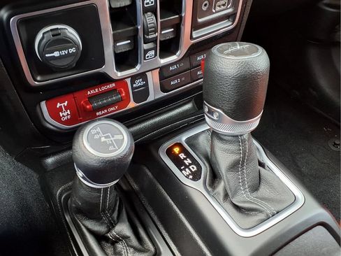 Used 2024 Jeep Gladiator Mojave w/ Convenience Group AWD/4WD image 17
