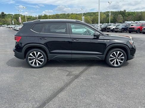 Certified 2023 Volkswagen Taos SE w/ Panoramic Sunroof Package AWD/4WD image 9