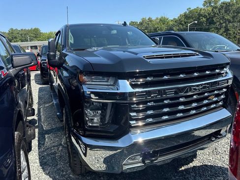 Used 2023 Chevrolet Silverado 2500 LTZ w/ LTZ Convenience Package AWD/4WD image 2