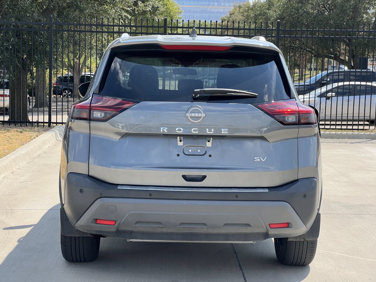 Used 2023 Nissan Rogue SV w/ SV Premium B Package FWD image 3