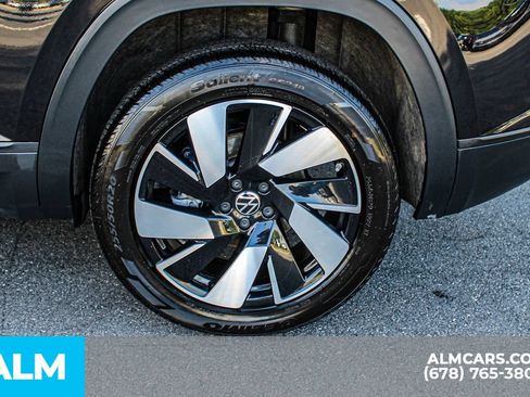 Used 2025 Volkswagen Atlas Cross Sport SE AWD/4WD image 12