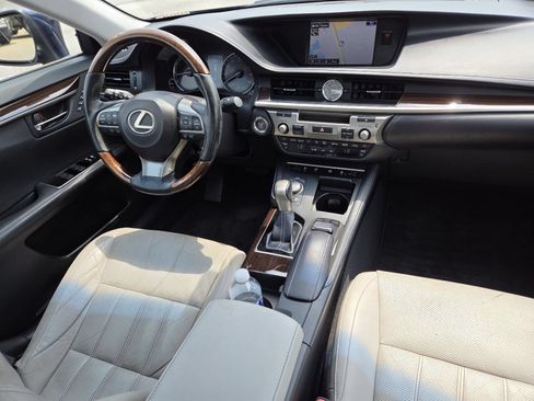 Used 2016 Lexus ES 350 w/ Luxury Package w/Wood Trim FWD image 25