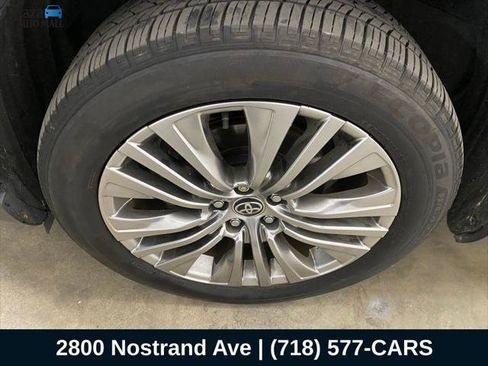 Certified 2023 Toyota Venza XLE AWD/4WD image 12