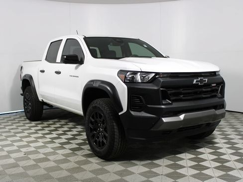 Used 2024 Chevrolet Colorado Trail Boss w/ Technology Package AWD/4WD image 37