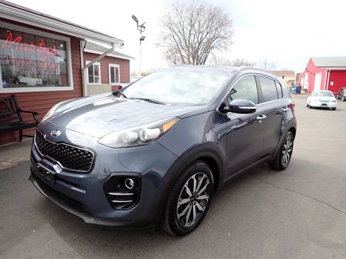 Used 2019 Kia Sportage EX image 3