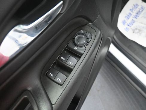 Used 2023 Chevrolet Equinox LT image 28