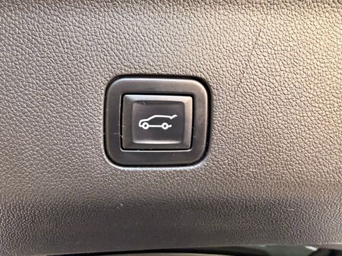 Used 2023 GMC Yukon Denali AWD/4WD image 12