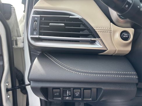 Used 2025 Subaru Outback Limited image 23