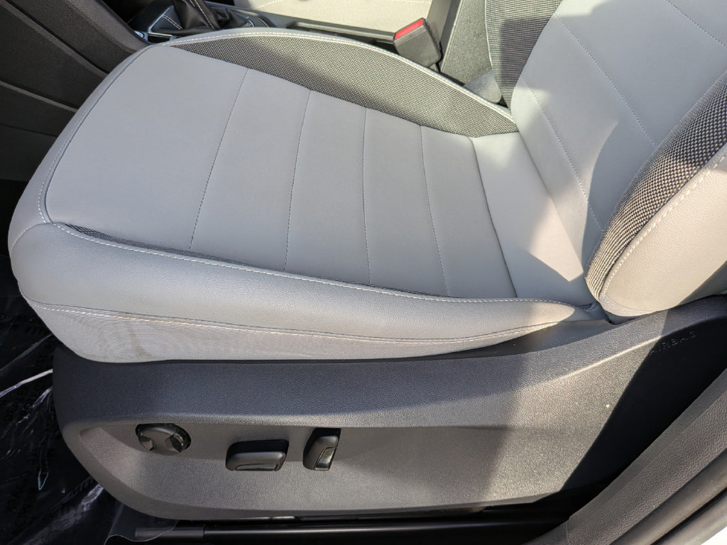 Certified 2023 Volkswagen Taos SE w/ Panoramic Sunroof Package FWD image 16